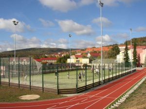 SPORTPLATZ DER GRUNDSCHULE - Meziboří