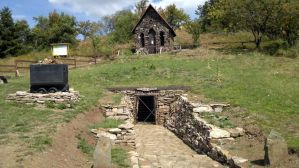 DER STOLLEN ZEMĚ ZASLÍBENÁ (Gelobtes Land) - Historischer Stollen auf dem Mědník/Měděnec